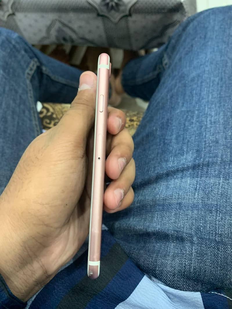 Apple iPhone 7 2