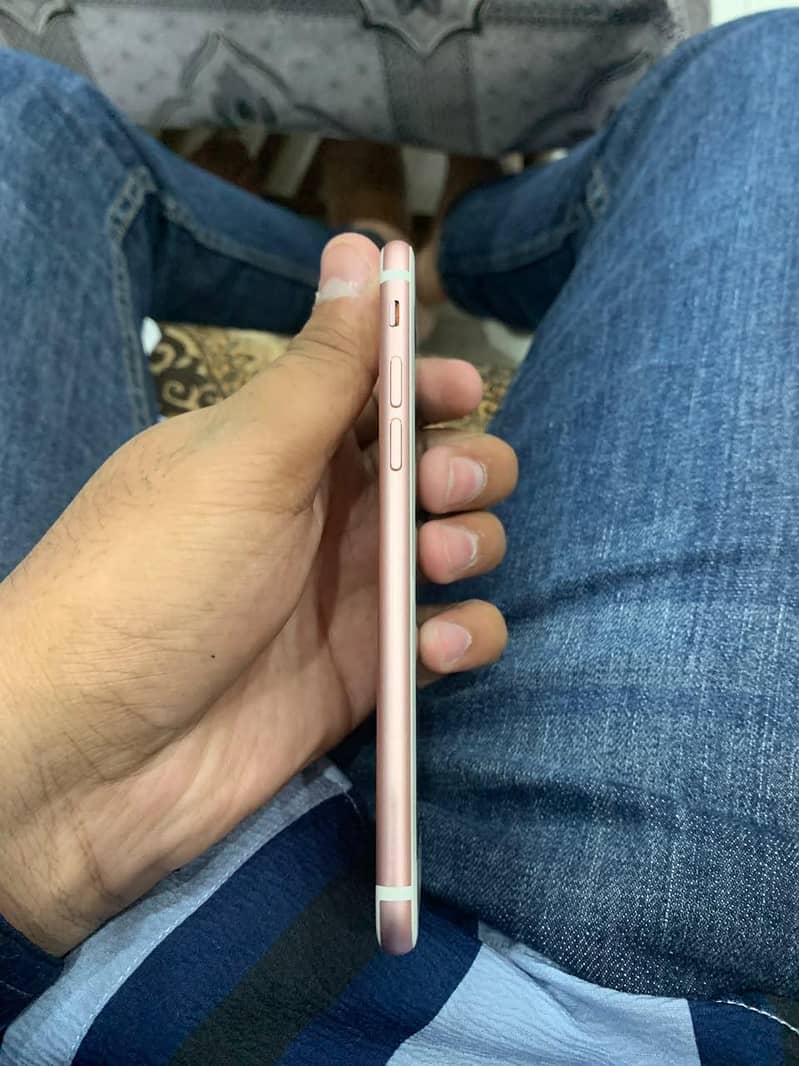 Apple iPhone 7 3