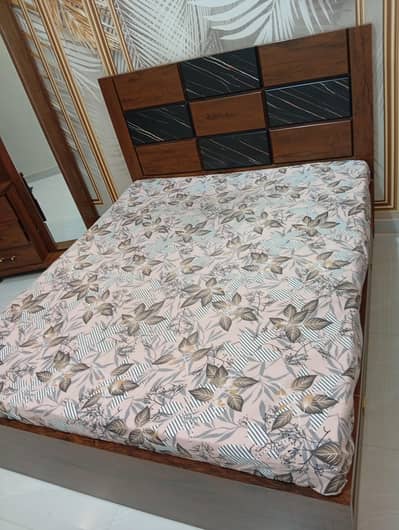 bed with mattress Good condition size 5 by 6 final 38000