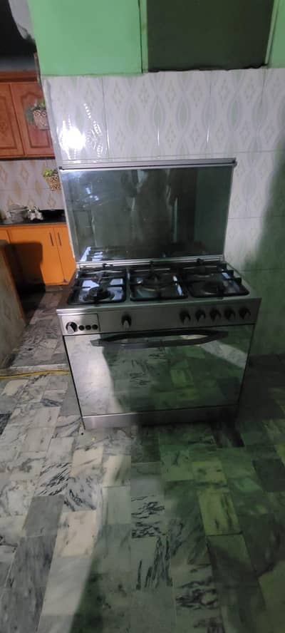 Stainless Steel 5-Burner Cooking Range with Oven – Excellent Condition