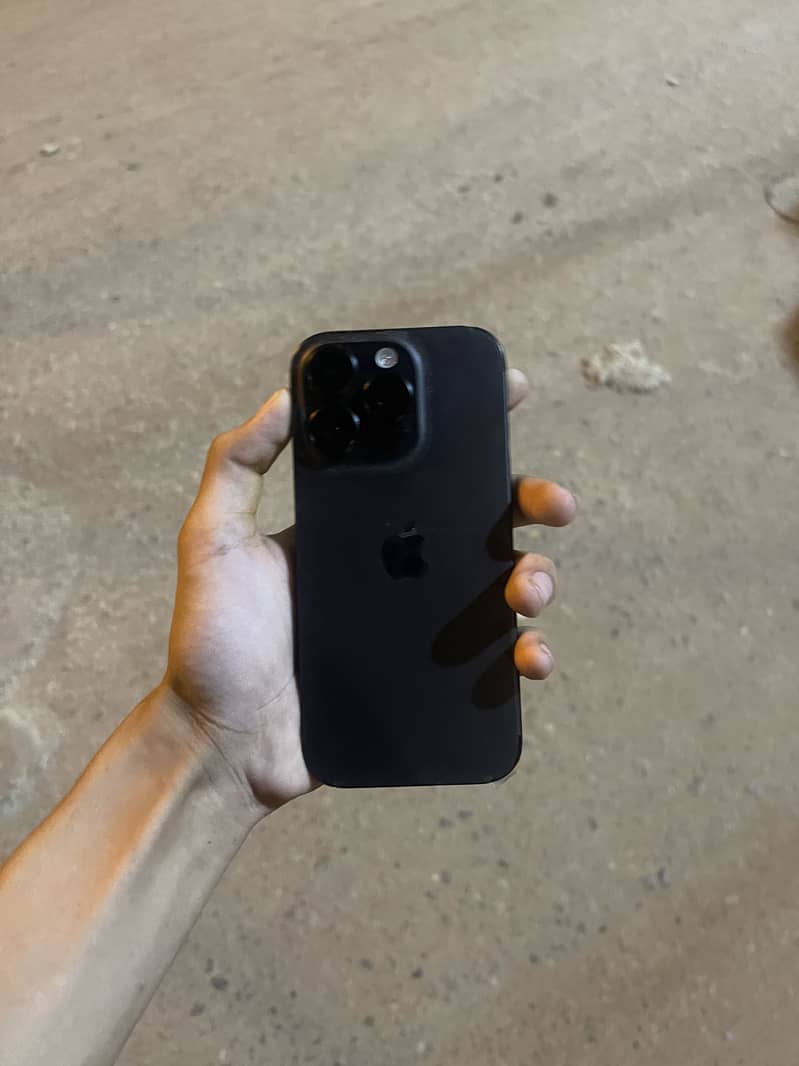 Apple iPhone 16 Pro 0