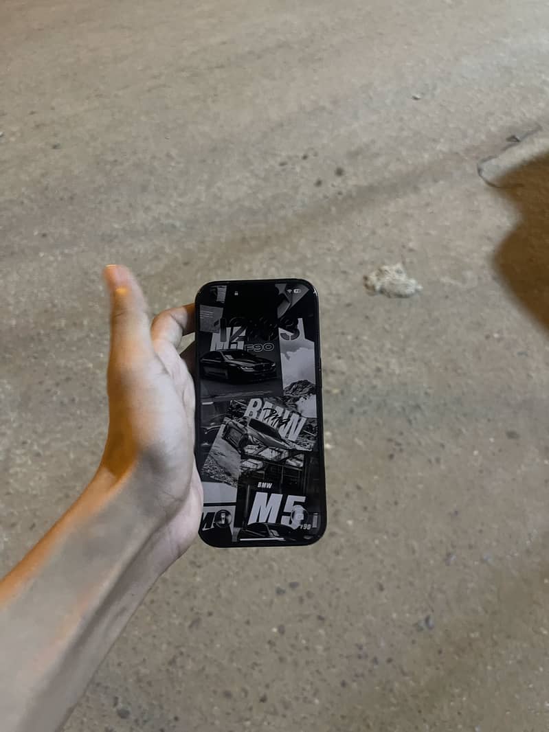 Apple iPhone 16 Pro 2