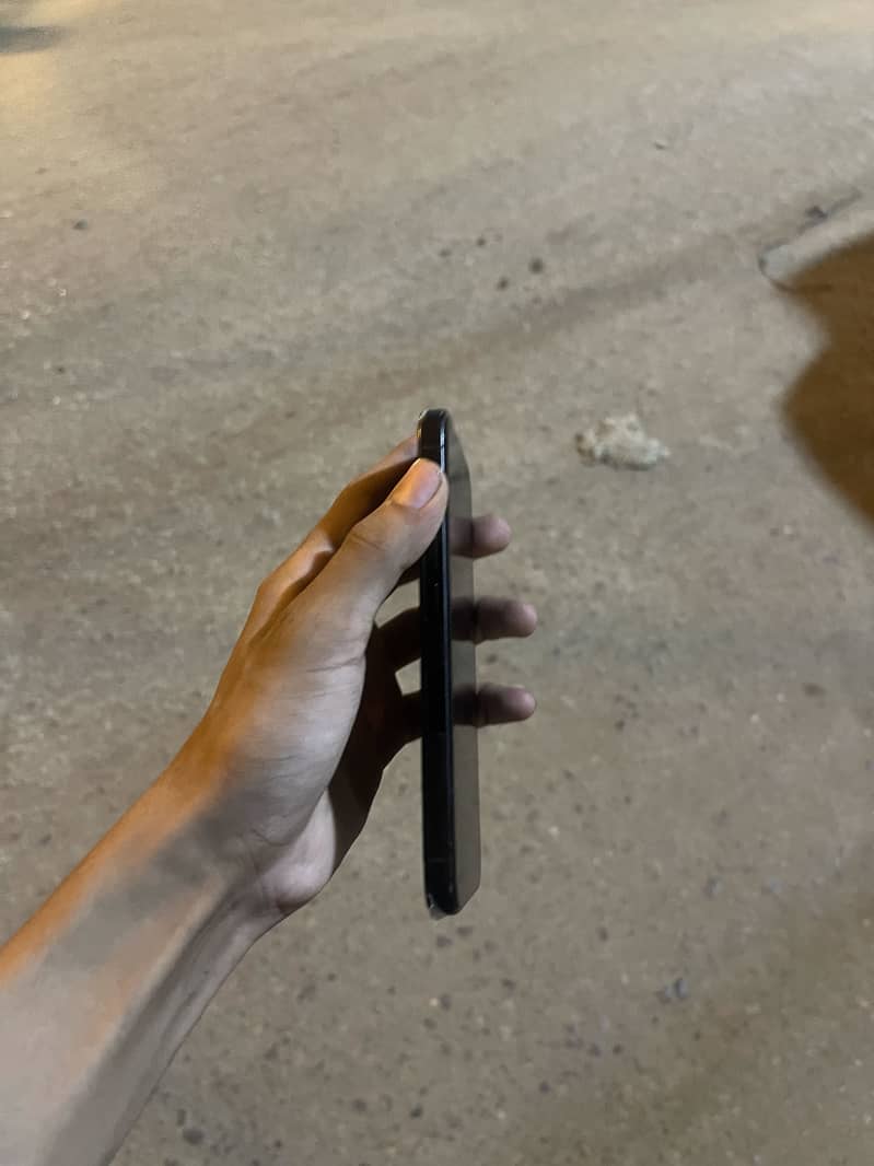 Apple iPhone 16 Pro 3