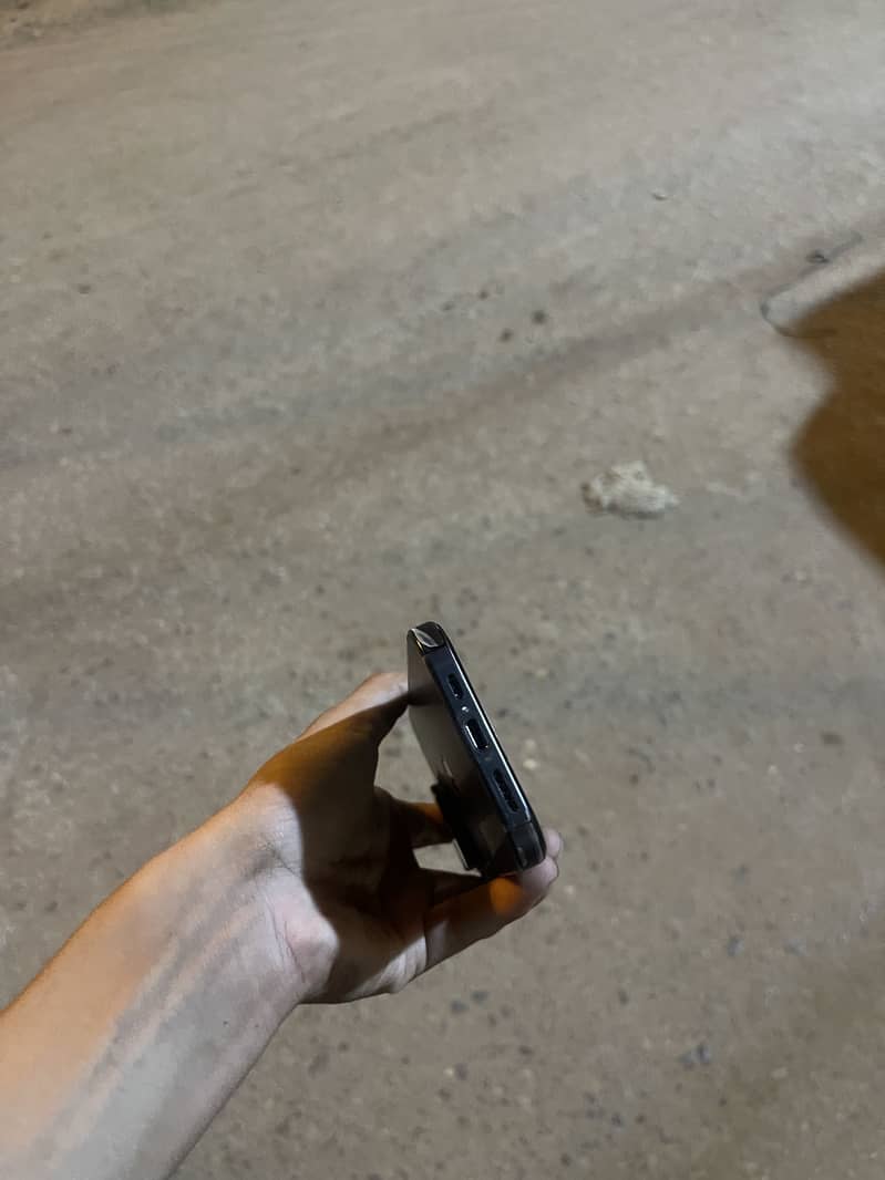 Apple iPhone 16 Pro 5