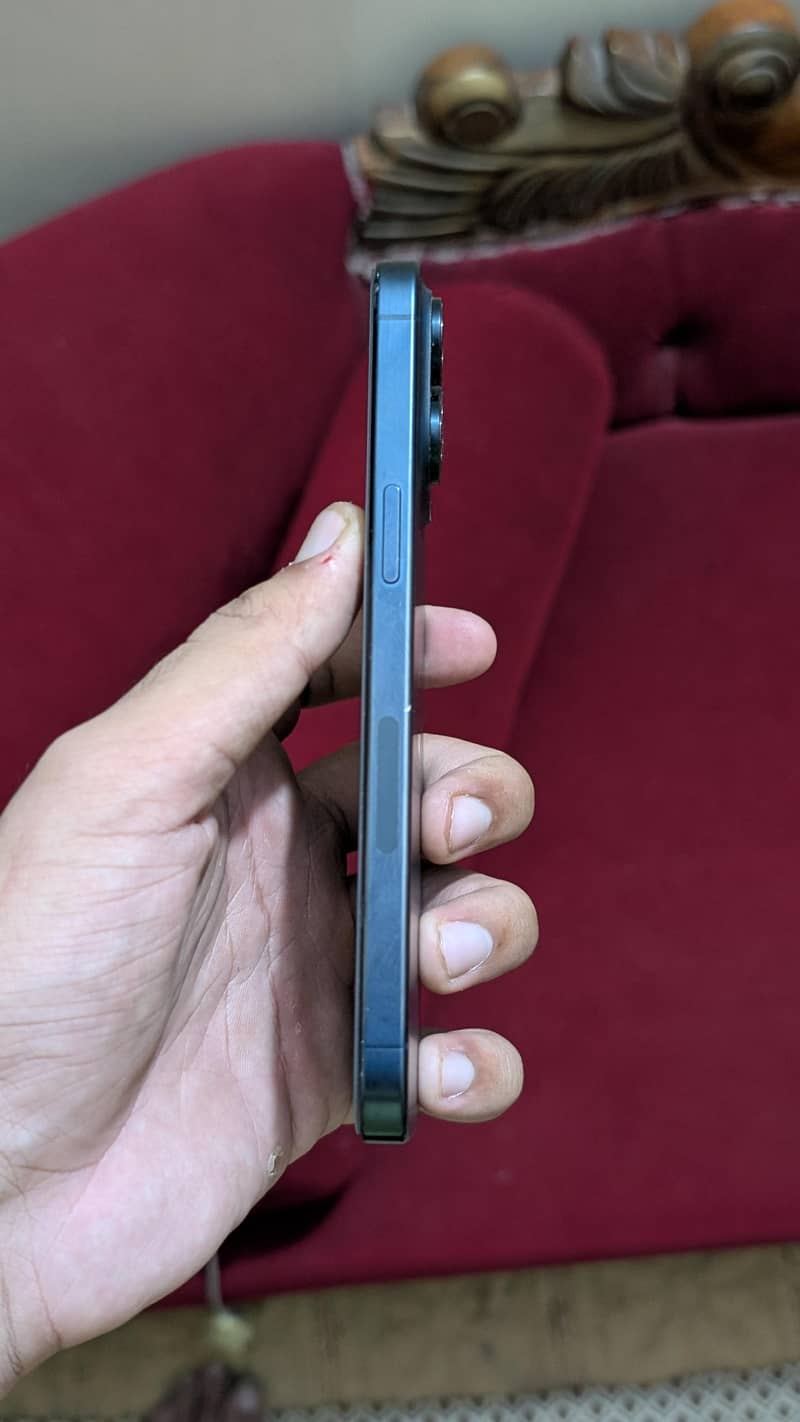 iPhone 15 Pro Max 4