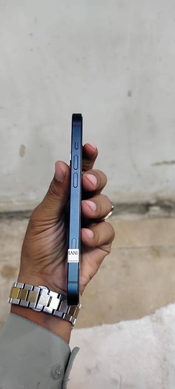 Apple iPhone 13 4