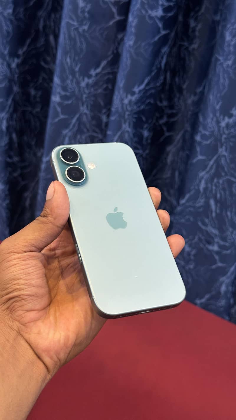 Apple iPhone 16 0