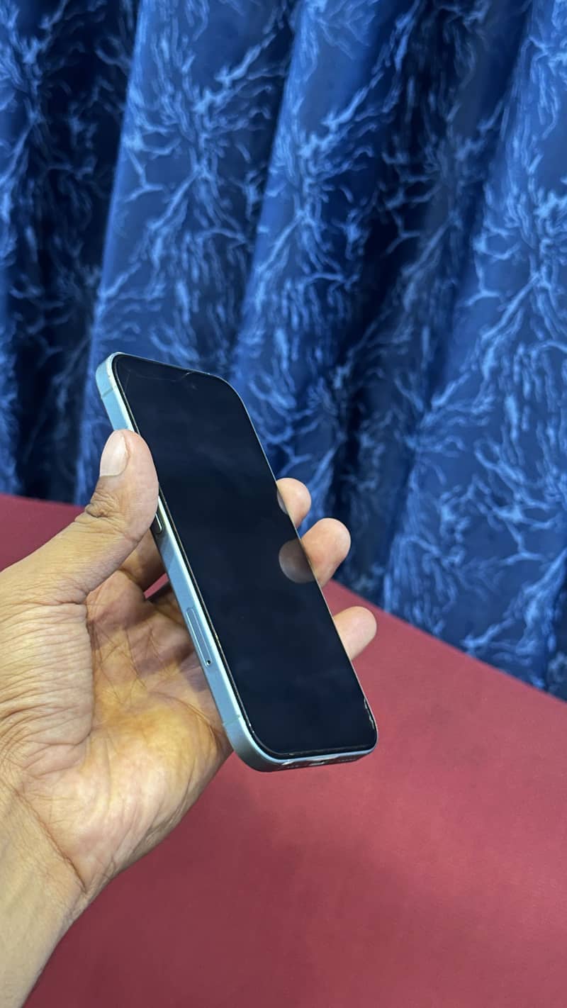 Apple iPhone 16 3