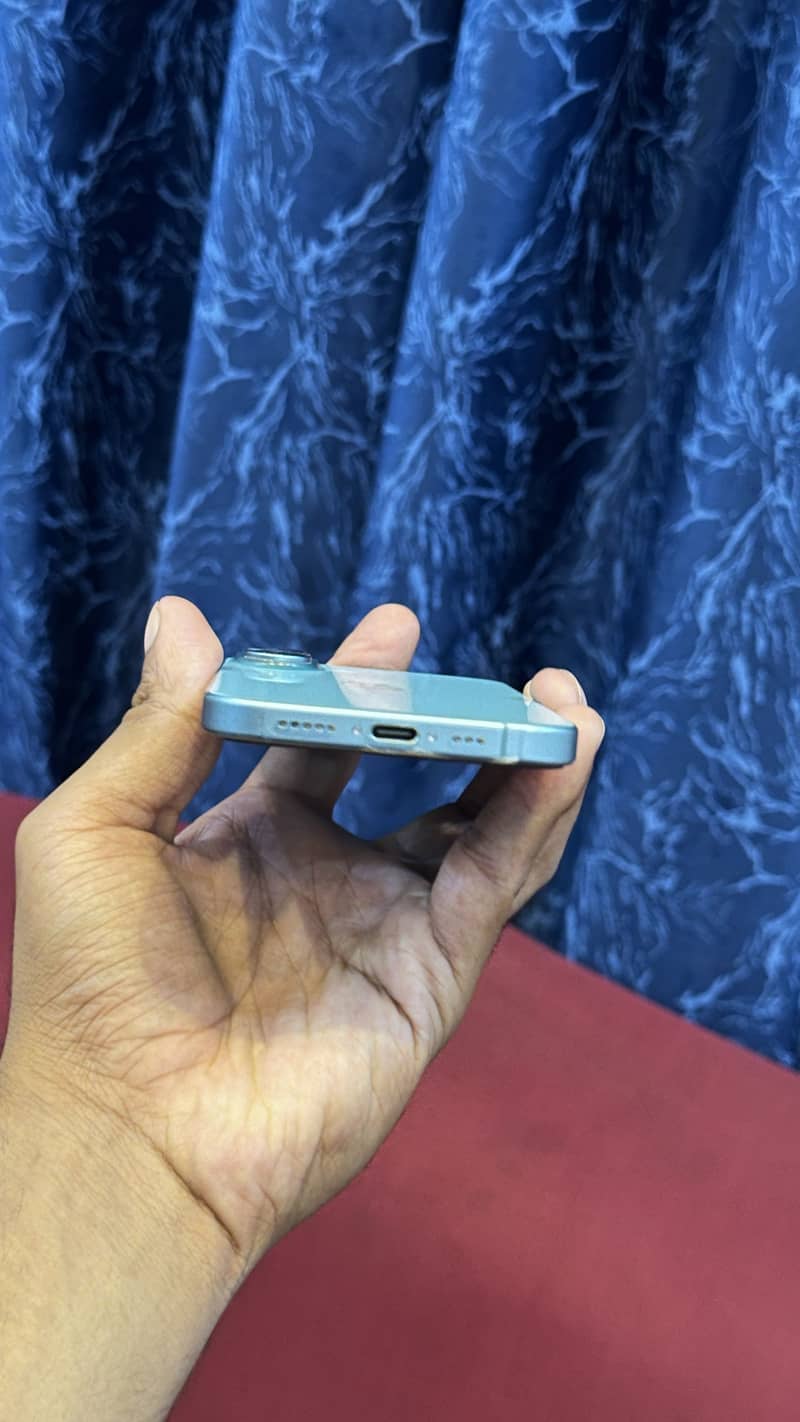 Apple iPhone 16 4