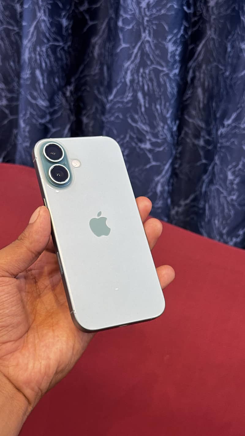 Apple iPhone 16 5