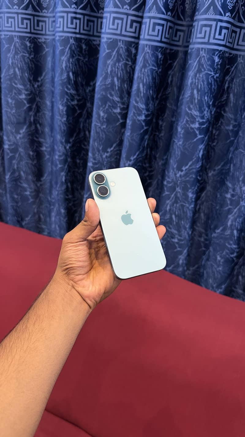 Apple iPhone 16 6