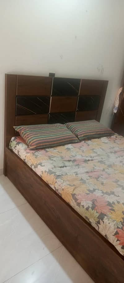 size 5 by 6 bed only 1 year used final 38k