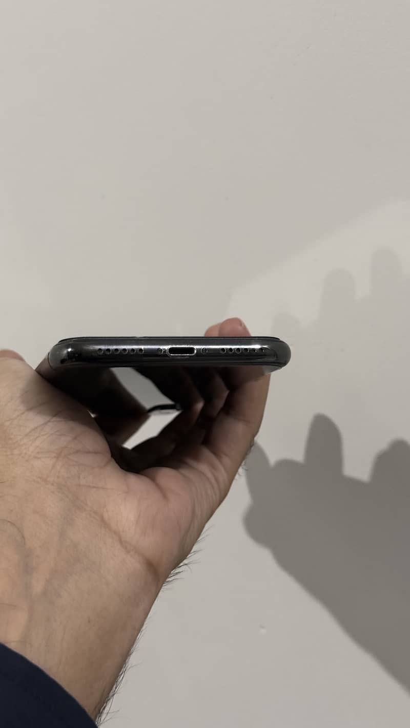Apple iPhone X 4