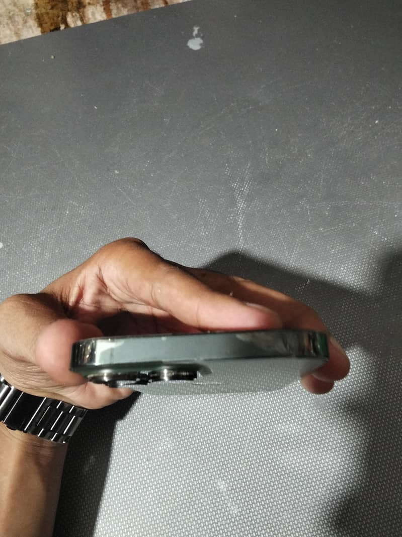 Apple iPhone 13 Pro Max 3