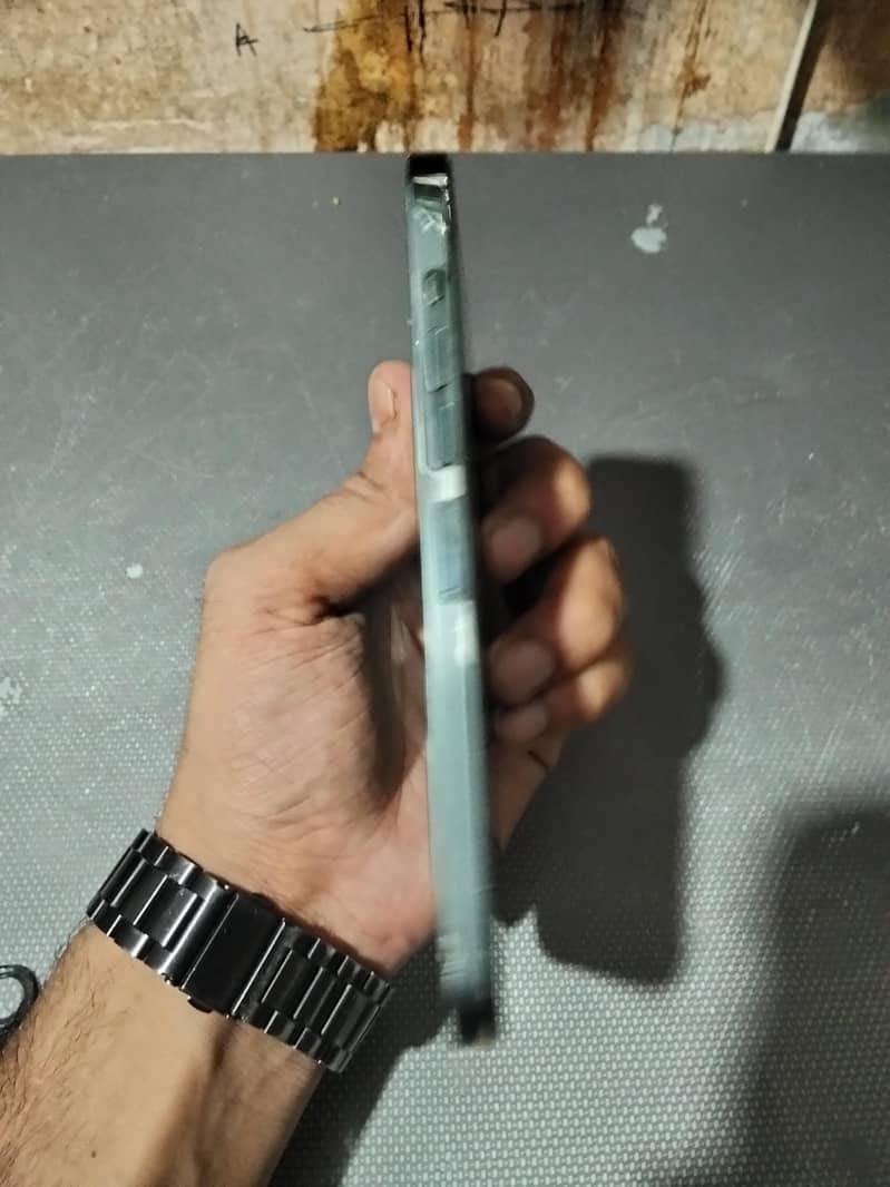 Apple iPhone 13 Pro Max 4