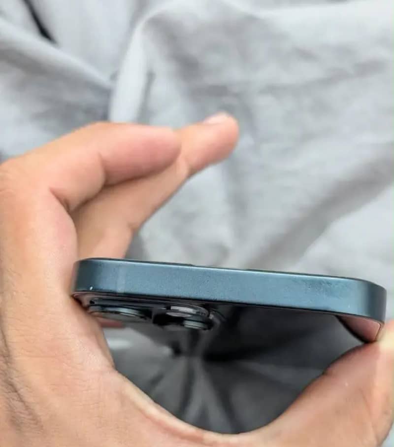 Apple iPhone 14 3
