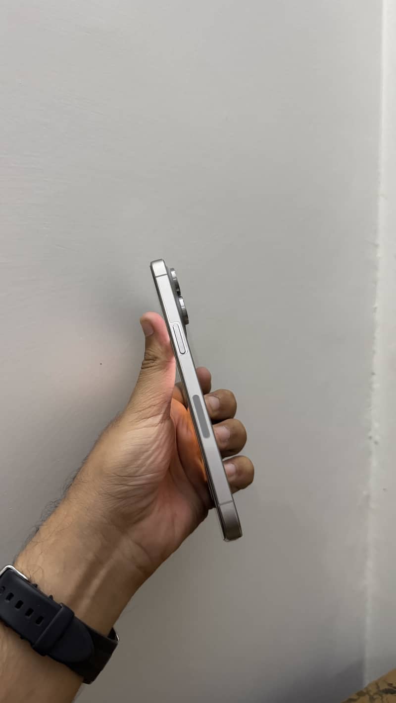 Apple iPhone 15 Pro Max 1