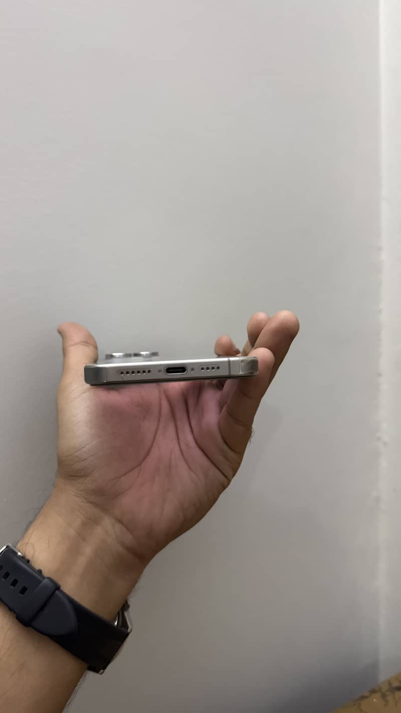 Apple iPhone 15 Pro Max 3