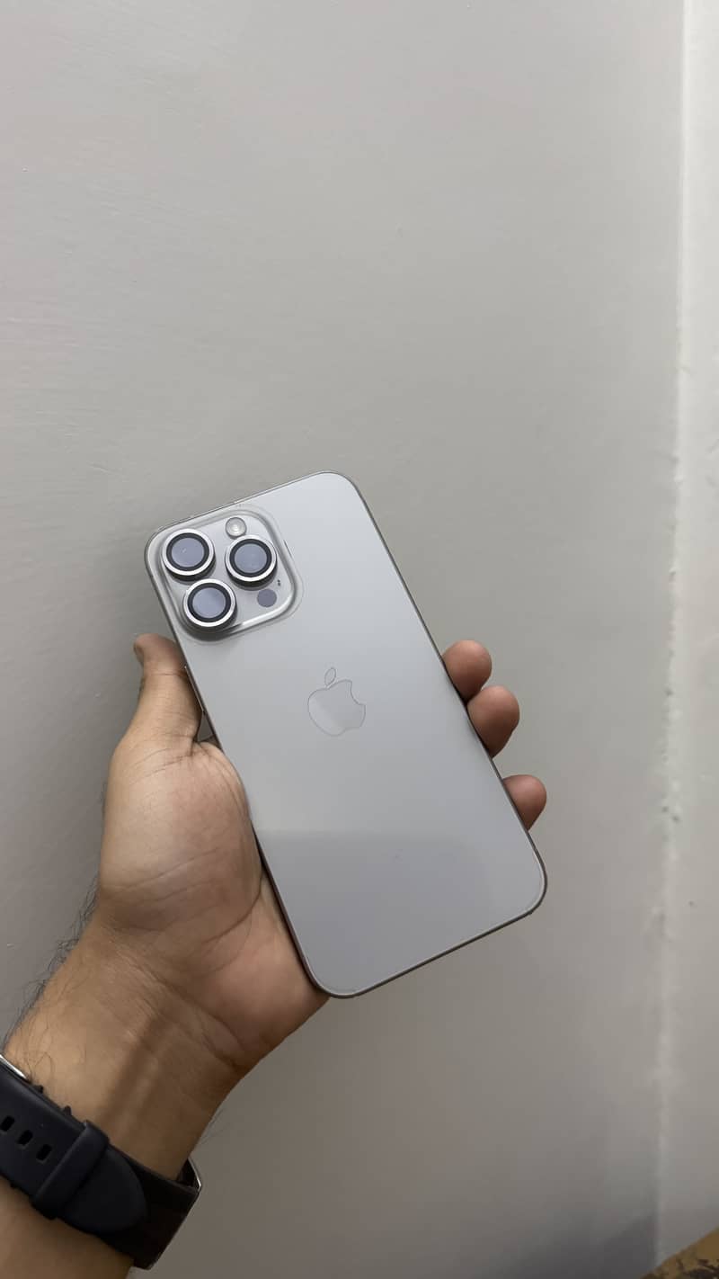 Apple iPhone 15 Pro Max 6