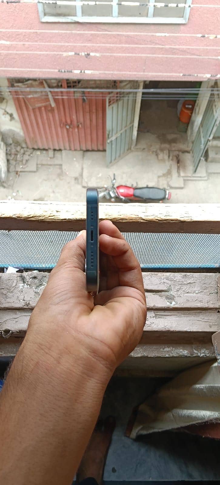 Apple iPhone 13 5
