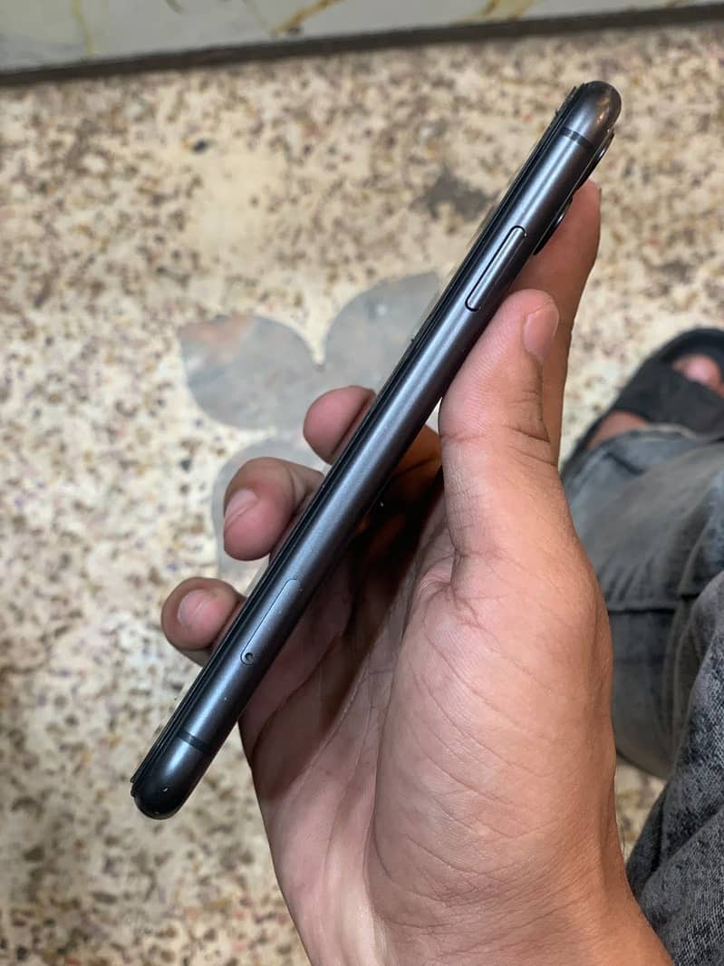 Apple iPhone 11 3