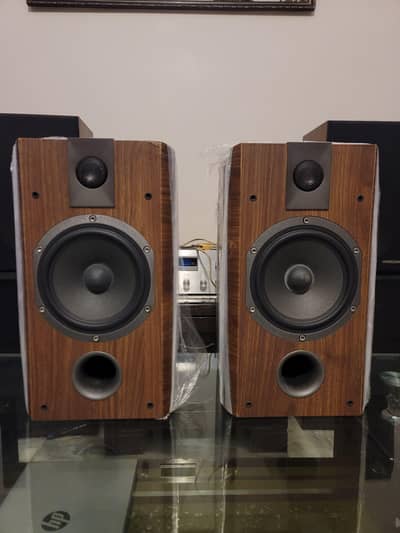 FOCAL BOOKSHELF SPEAKERS MADE IN FRANCE.