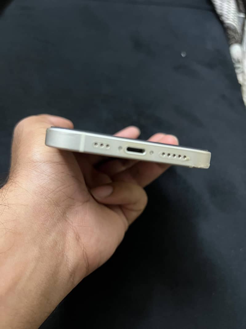 Apple iPhone 12 4