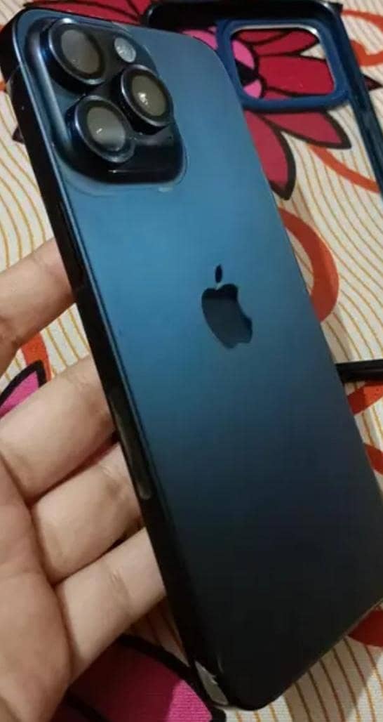 Apple iPhone 15 Pro Max 2