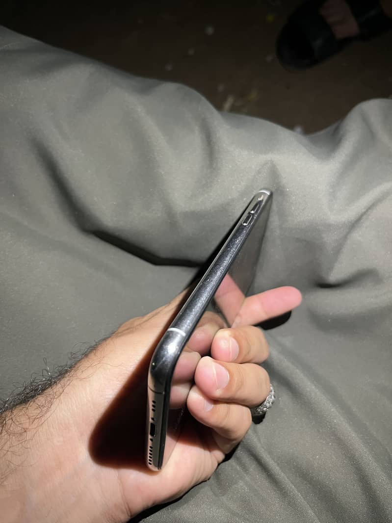 Apple iPhone XS 1