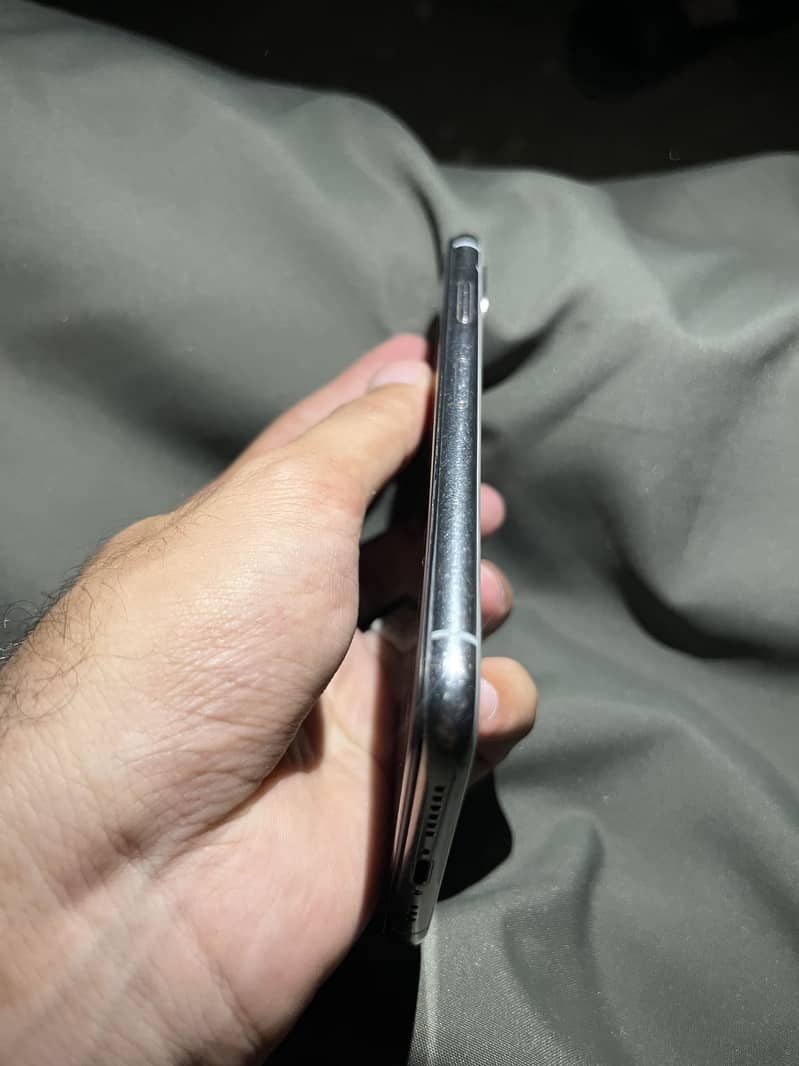 Apple iPhone XS 4