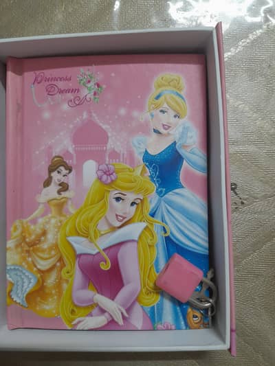 Princess Diary With Lock-Open BoX New-10/10 condition