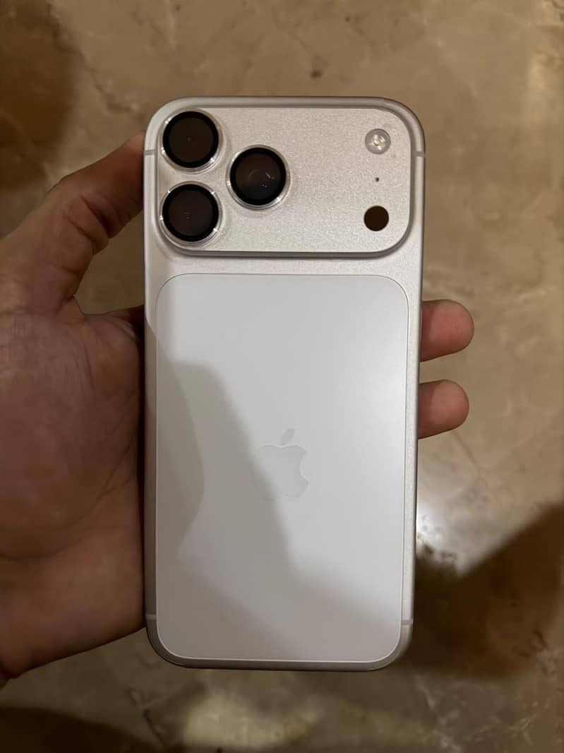 Apple iPhone 17 Pro Max 0