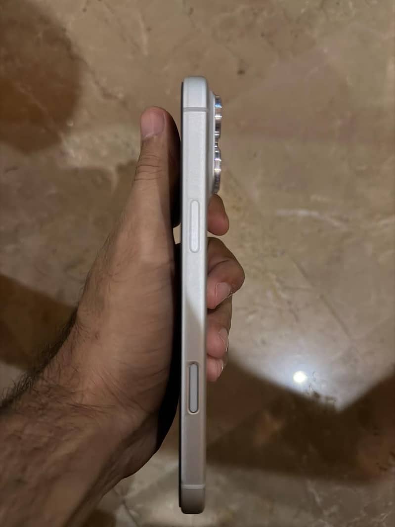 Apple iPhone 17 Pro Max 3