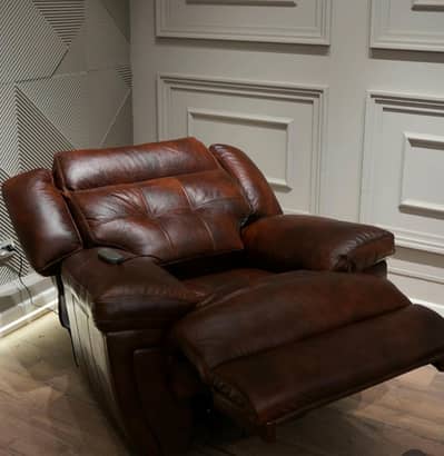Recliner sofa chair