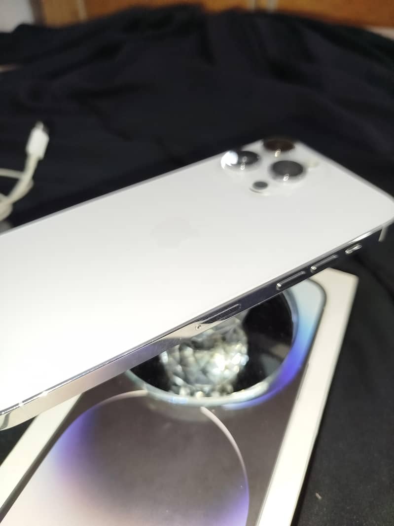 Apple iPhone 14 Pro Max 0