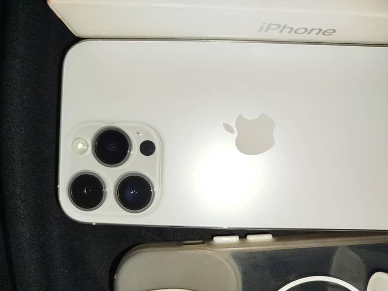 Apple iPhone 14 Pro Max 9