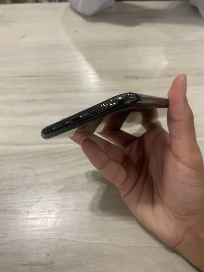 Apple iPhone 11 Pro Max 2