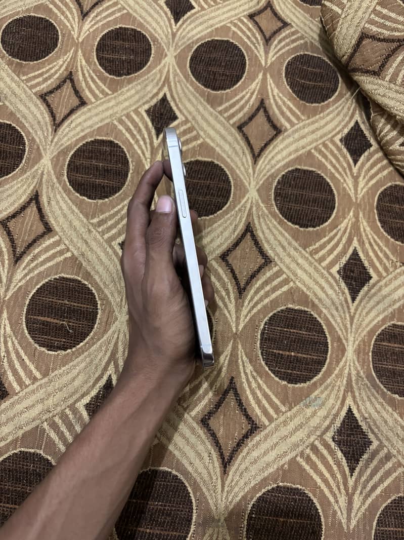 Apple iPhone 12 Pro Max 3
