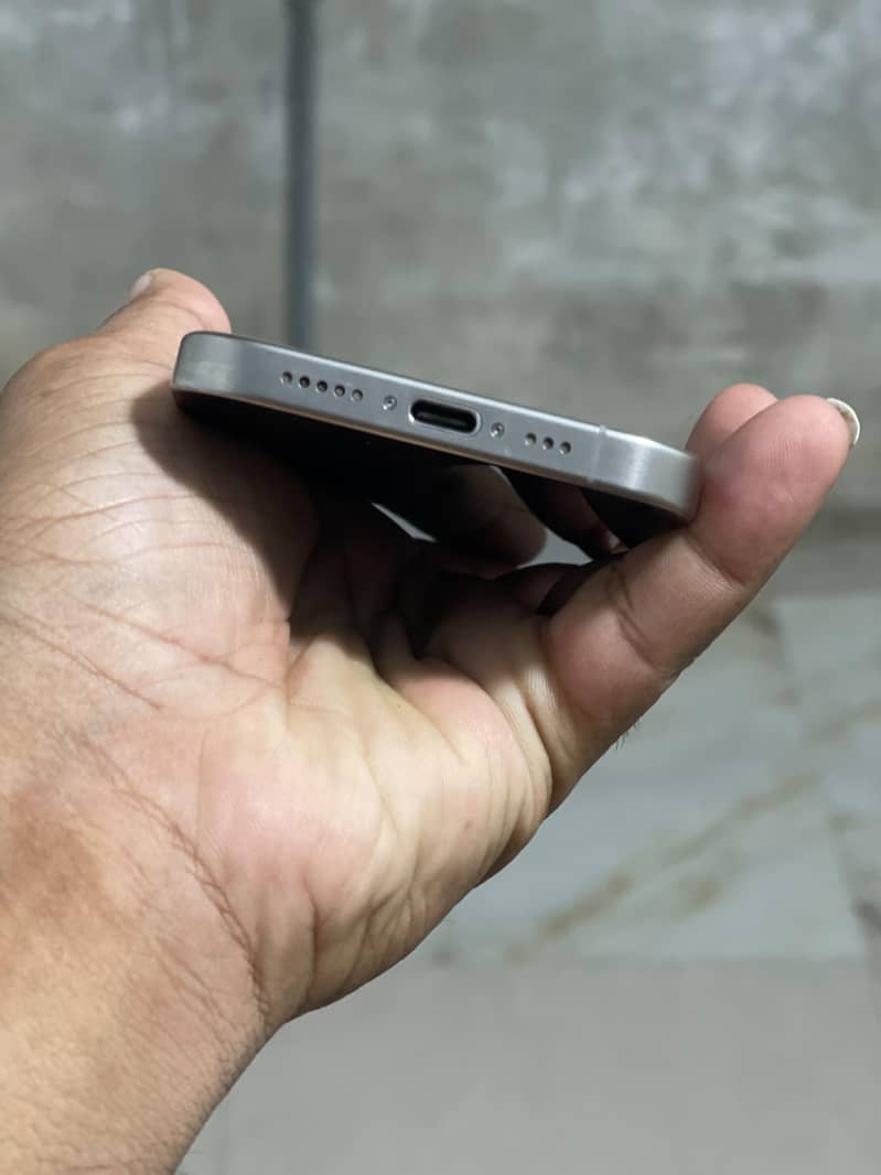 Apple iPhone 15 Pro 3