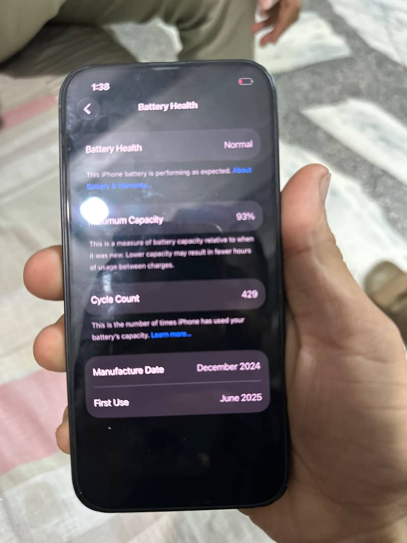 Apple iPhone 16e 5