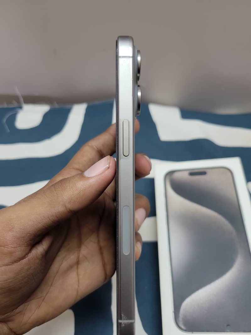 Apple iPhone 15 Pro Max 4