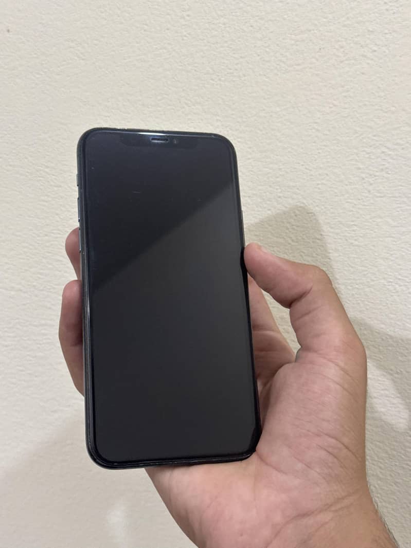 iPhone 11 Pro Lush Condition 4