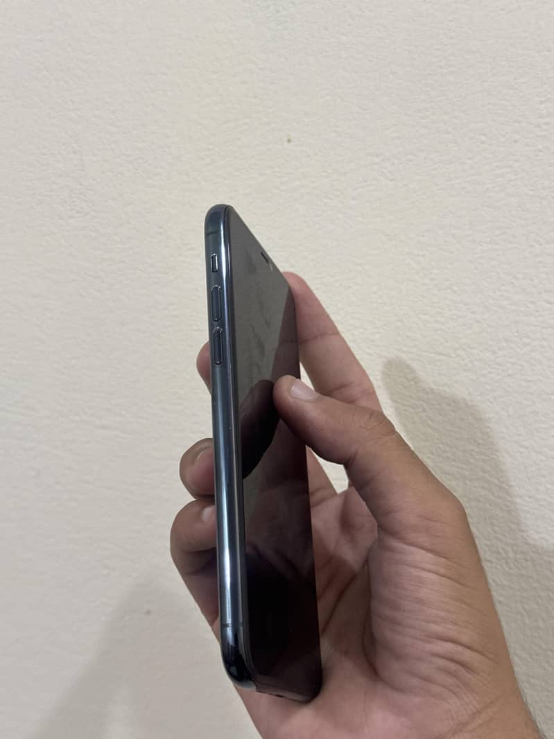 iPhone 11 Pro Lush Condition 5