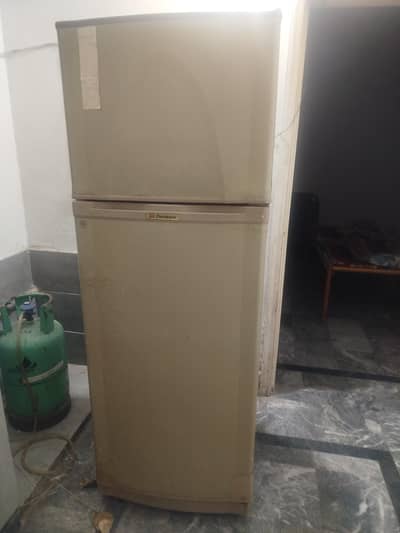 Dawlance Refrigerator Medium Size Good Working Condition