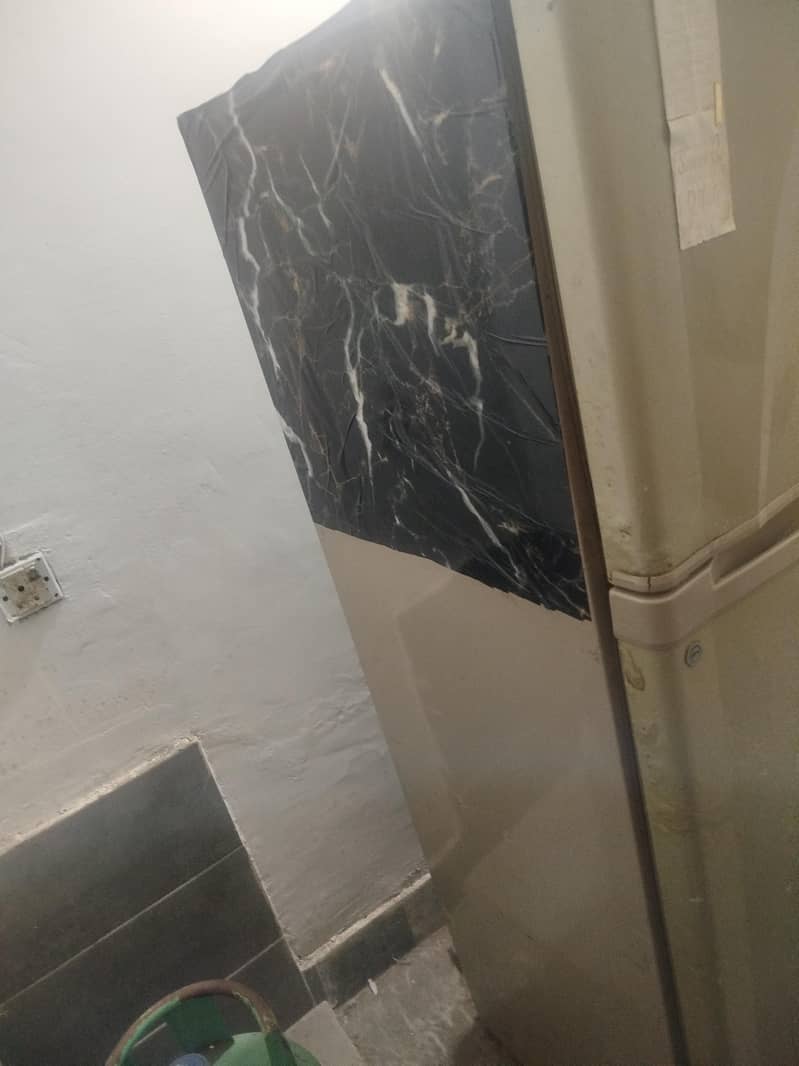 Dawlance Refrigerator Medium Size Good Working Condition 1