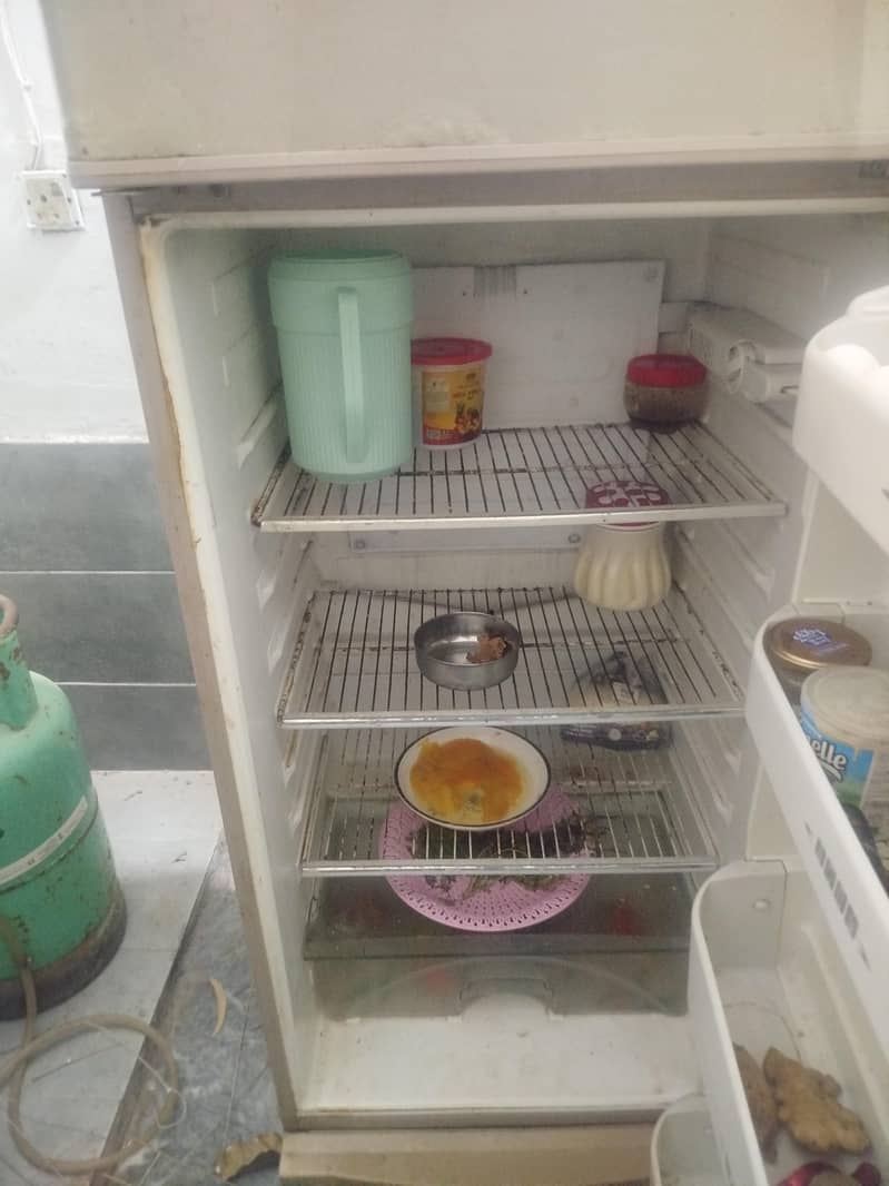 Dawlance Refrigerator Medium Size Good Working Condition 3