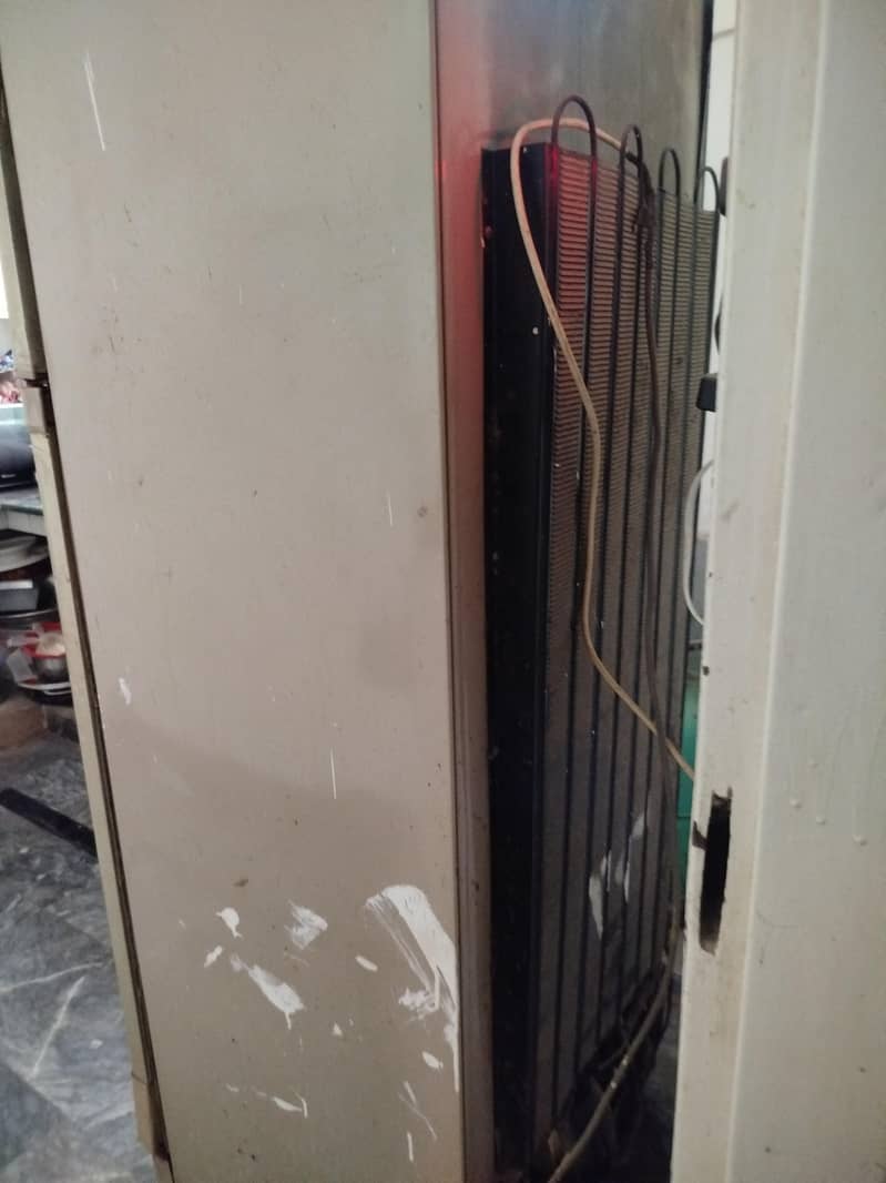 Dawlance Refrigerator Medium Size Good Working Condition 6