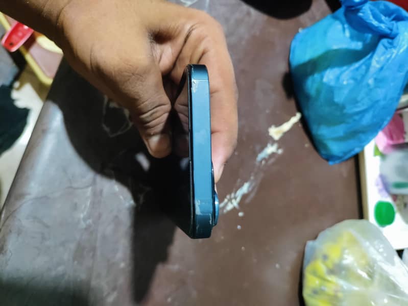 Apple iPhone 13 1