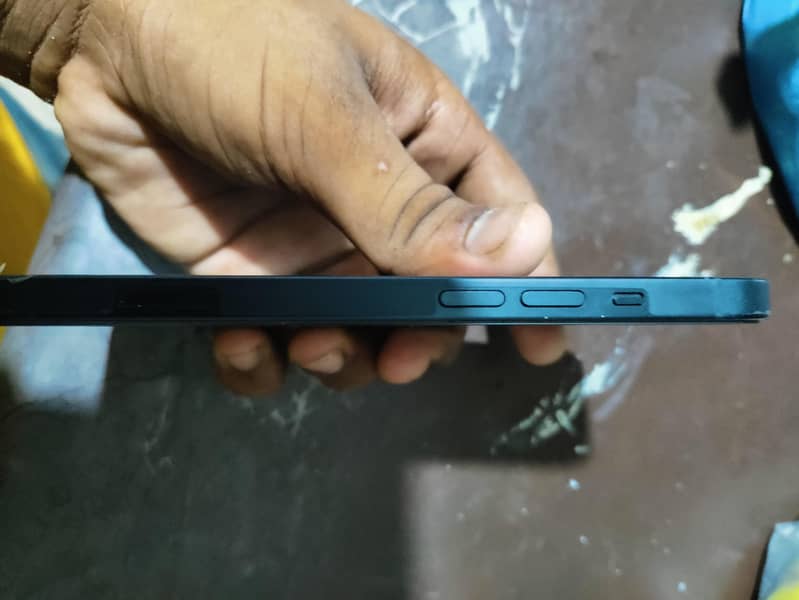 Apple iPhone 13 4