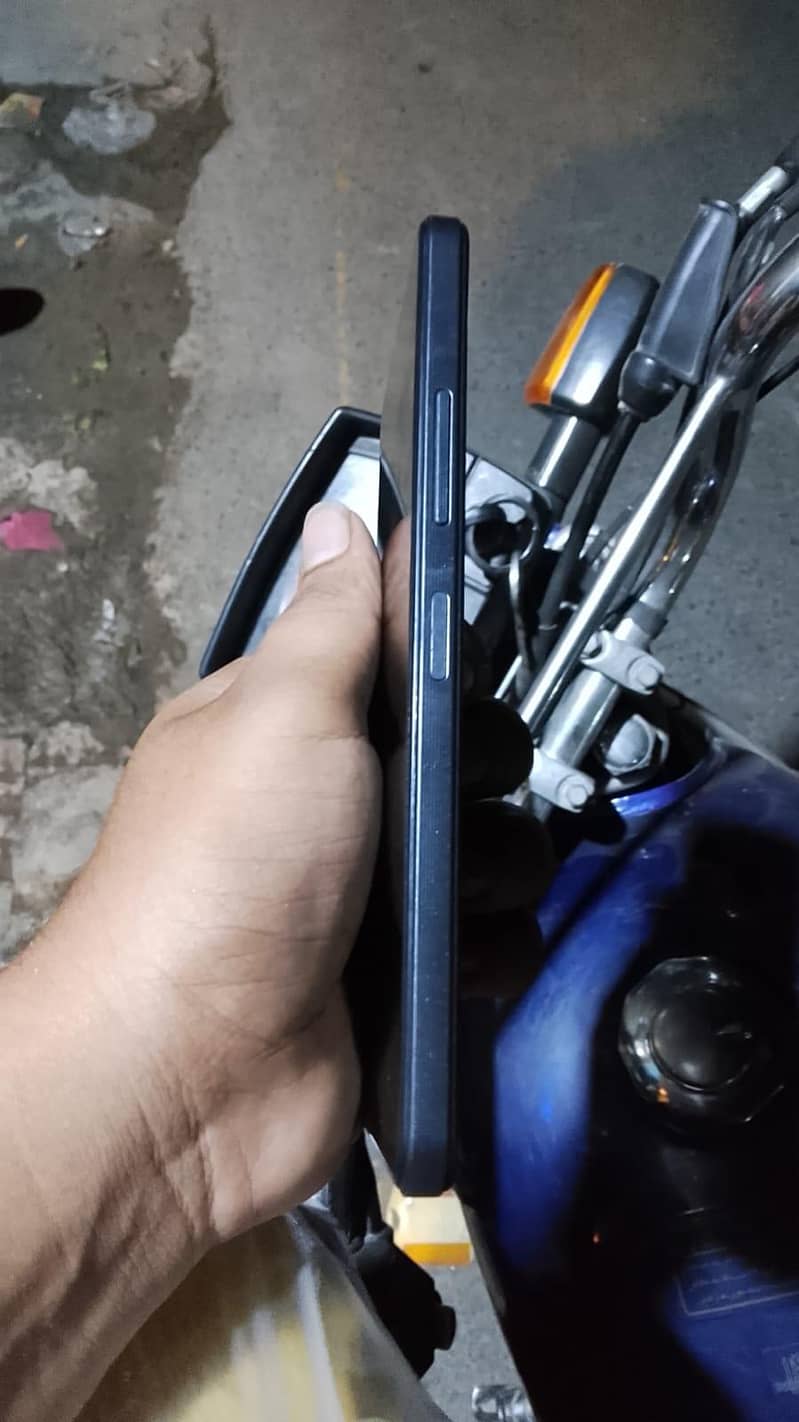 HMD Aura 2 1